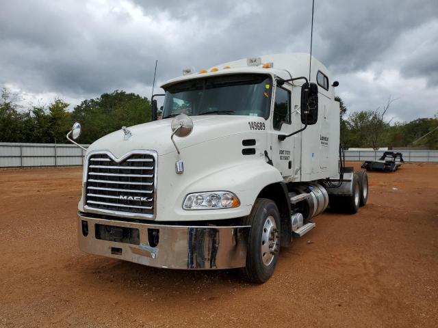 1M1AW21YXGM011500 - 2016 MACK 600 CXU600 WHITE photo 2