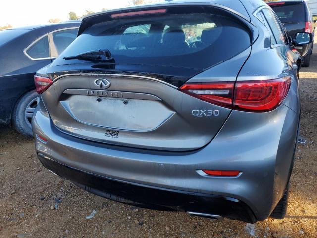 SJKCH5CP6HA034684 - 2017 INFINITI QX30 BASE GRAY photo 4