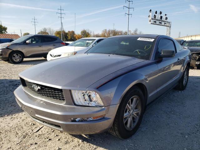 1ZVFT80N165235463 - 2006 FORD MUSTANG SILVER photo 2