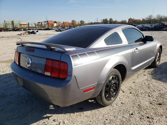 1ZVFT80N165235463 - 2006 FORD MUSTANG SILVER photo 4