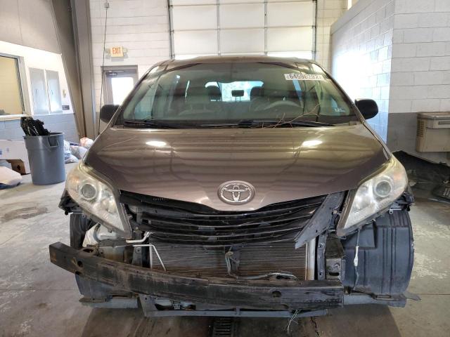 5TDZK3DC3BS011789 - 2011 TOYOTA SIENNA GRAY photo 9