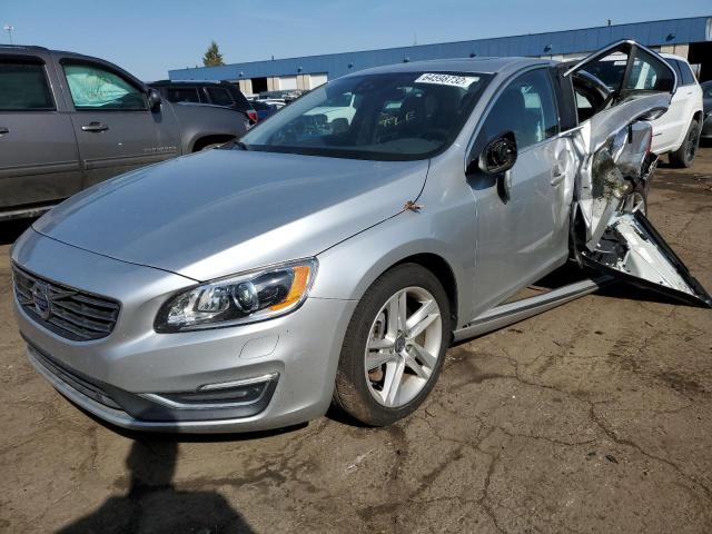 YV1612TMXF1335300 - 2015 VOLVO S60 PLATIN SILVER photo 2