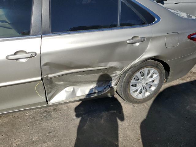 4T4BF1FK8FR458930 - 2015 TOYOTA CAMRY LE SILVER photo 9