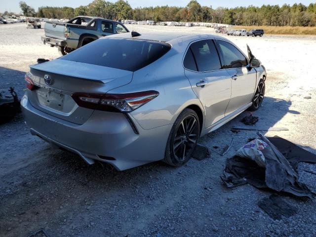 4T1B61HK3JU092052 - 2018 TOYOTA CAMRY XSE SILVER photo 4