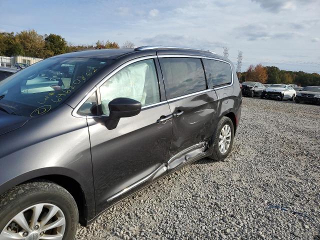 2C4RC1BG6JR120584 - 2018 CHRYSLER PACIFICA T 灰色 照片 9