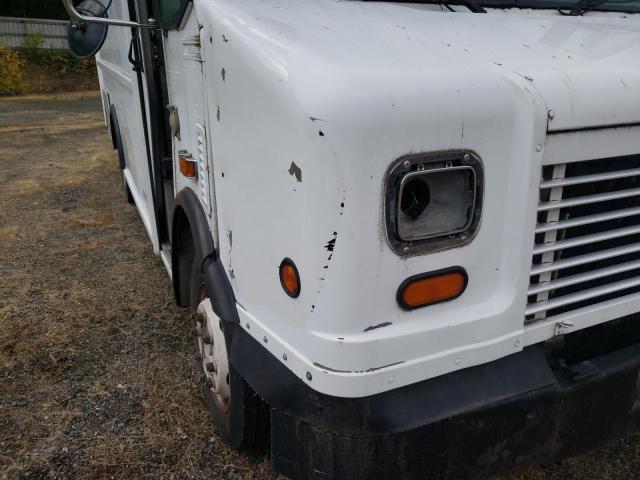 4UZAAPBW95CU04802 - 2005 FREIGHTLINER CHASSIS M WHITE photo 9