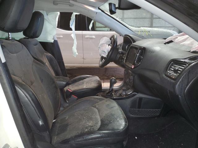 3C4NJDCBXKT767092 - 2019 JEEP COMPASS LI أبيض صورة 5