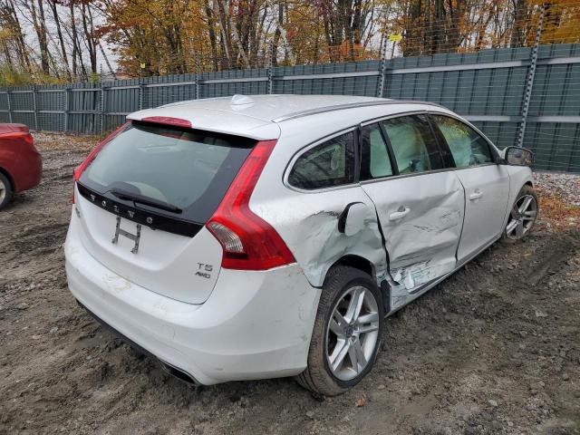 YV1612SB6F1212304 - 2015 VOLVO V60 PREMIE WHITE photo 4