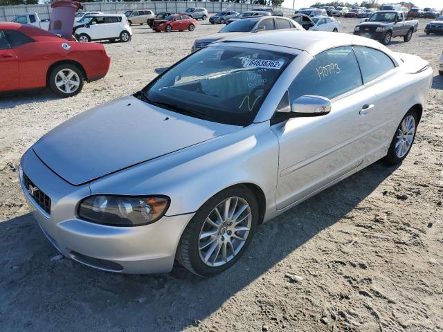 YV1MC67219J077089 - 2009 VOLVO C70 T5 SILVER photo 2