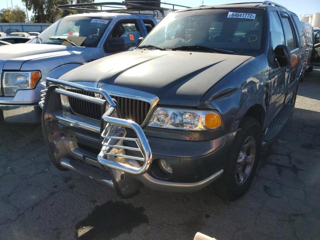5LMPU28AXYLJ07961 - 2000 LINCOLN NAVIGATOR 灰色 照片 2