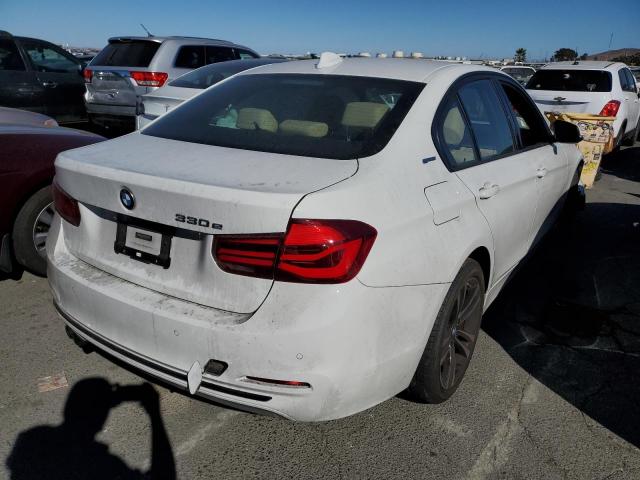 WBA8E1C57JA762543 - 2018 BMW 330E WHITE photo 4