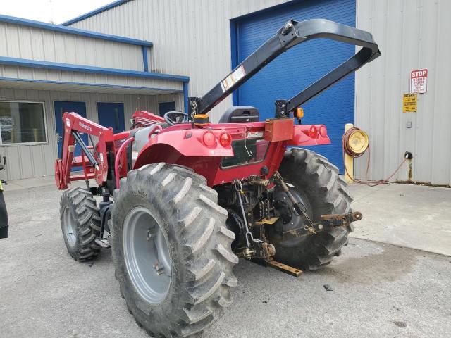 55GRK01072 - 2019 MAHINDRA AND MAHINDRA TRACTOR RED photo 3