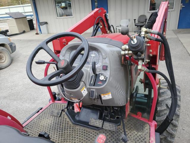 55GRK01072 - 2019 MAHINDRA AND MAHINDRA TRACTOR RED photo 5