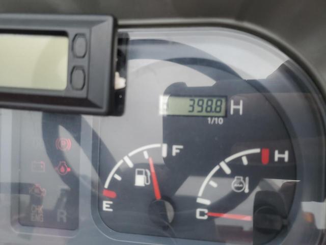 55GRK01072 - 2019 MAHINDRA AND MAHINDRA TRACTOR RED photo 8