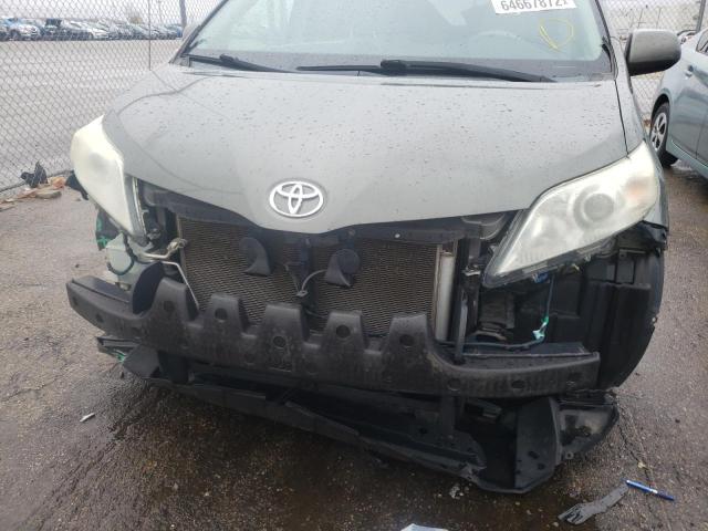 5TDKK3DCXBS131980 - 2011 TOYOTA SIENNA LE SILVER photo 9