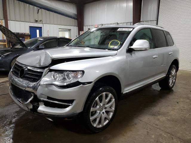 WVGBE77L08D038542 - 2008 VOLKSWAGEN TOUAREG 2 SILVER photo 2
