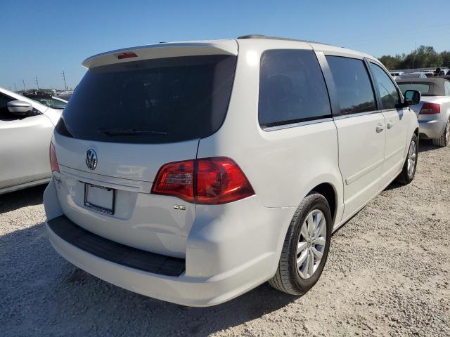 2C4RVABG8CR392406 - 2012 VOLKSWAGEN ROUTAN SE WHITE photo 4