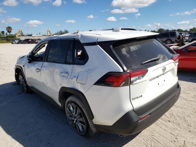 2T3C1RFV5KW027582 - 2019 TOYOTA RAV4 XLE P WHITE photo 3