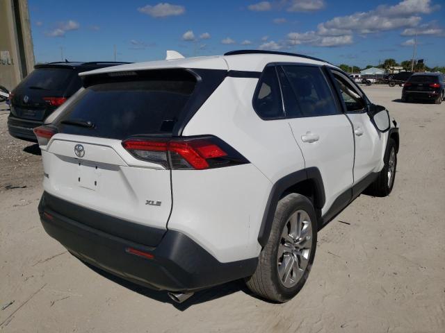 2T3C1RFV5KW027582 - 2019 TOYOTA RAV4 XLE P WHITE photo 4