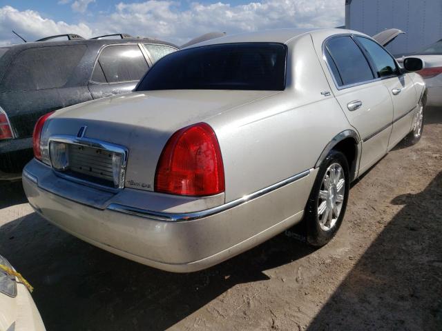 1LNHM82W07Y611824 - 2007 LINCOLN TOWN CAR S CREAM photo 4