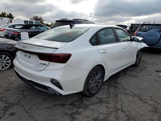 3KPF54AD6NE504409 - 2022 KIA FORTE GT L WHITE photo 4