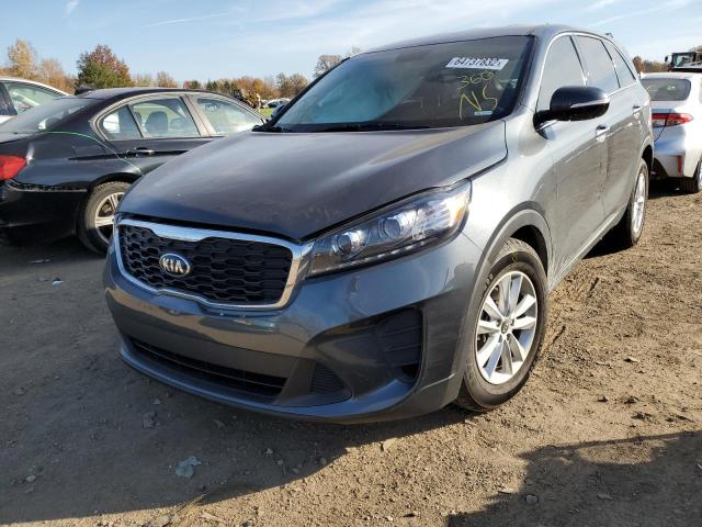 5XYPG4A54LG680253 - 2020 KIA SORENTO S GRAY photo 2