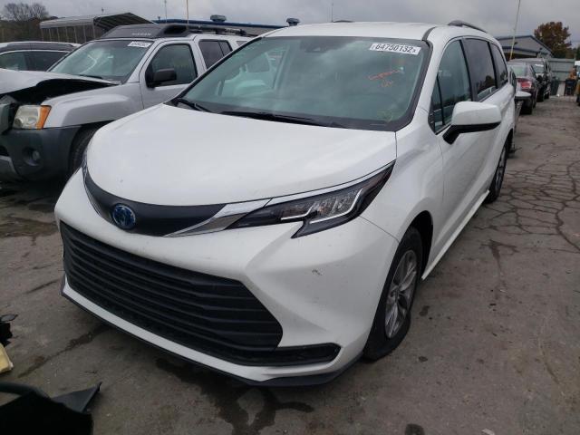 5TDKRKEC6NS096363 - 2022 TOYOTA SIENNA LE WHITE photo 2