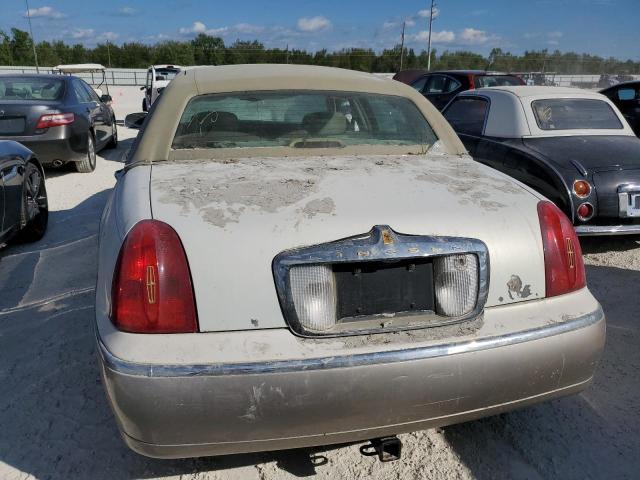 1LNHM82W21Y719742 - 2001 LINCOLN TOWN CAR S WHITE photo 10