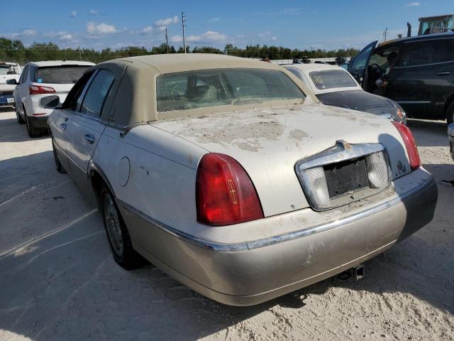 1LNHM82W21Y719742 - 2001 LINCOLN TOWN CAR S WHITE photo 3