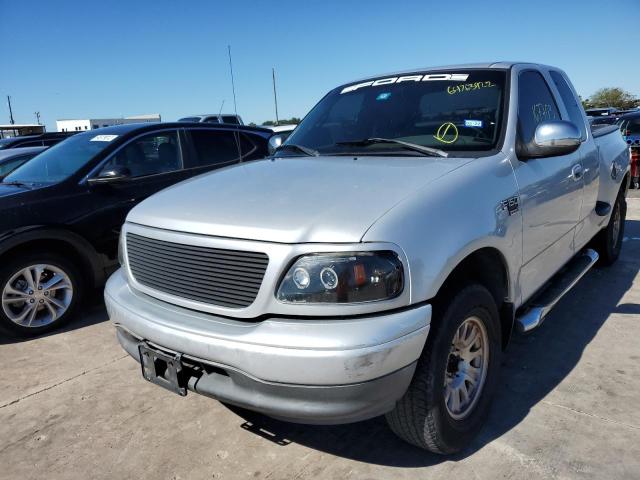 1FTRX07W12KA04532 - 2002 FORD F150 SILVER photo 2