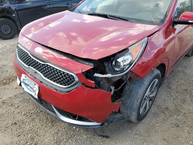 KNDCC3LC2H5048061 - 2017 KIA NIRO EX RED photo 9