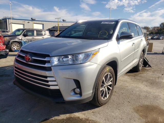 5TDKZRFH5JS528230 - 2018 TOYOTA HIGHLANDER ვერცხლისფერი ფოტო 2
