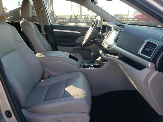 5TDKZRFH5JS528230 - 2018 TOYOTA HIGHLANDER ვერცხლისფერი ფოტო 5