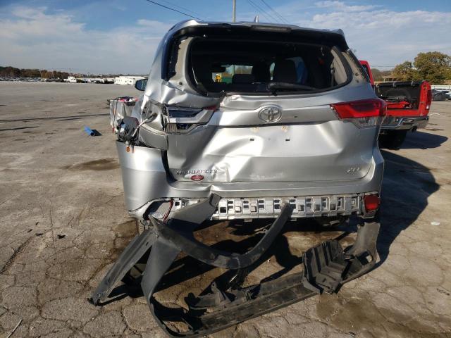 5TDKZRFH5JS528230 - 2018 TOYOTA HIGHLANDER ვერცხლისფერი ფოტო 9