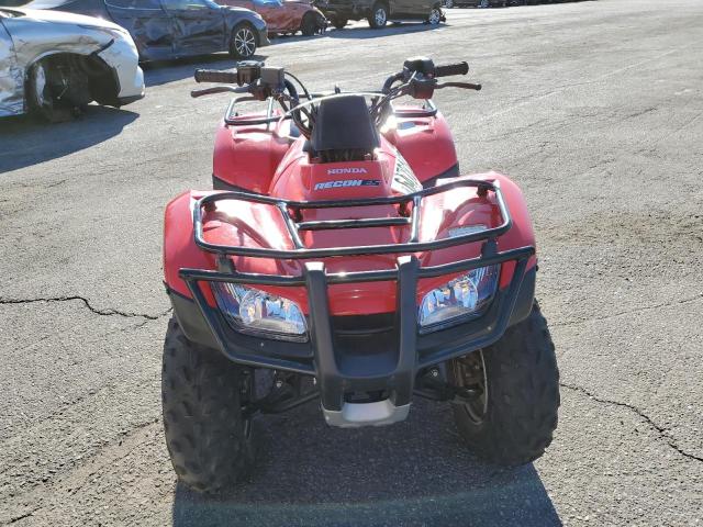 1HFTE2145B4200045 - 2011 HONDA TRX250 TE RED photo 2