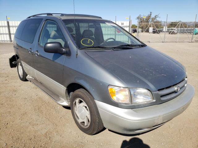 4T3ZF13C2WU060450 - 1998 TOYOTA SIENNA LE GRAY photo 1