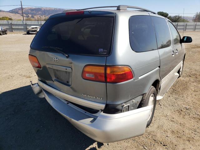 4T3ZF13C2WU060450 - 1998 TOYOTA SIENNA LE GRAY photo 4