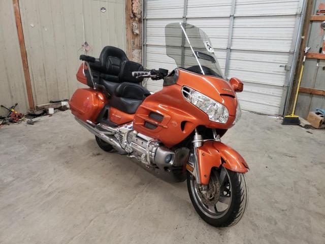 1HFSC47002A107372 - 2002 HONDA GL1800 ORANGE photo 1