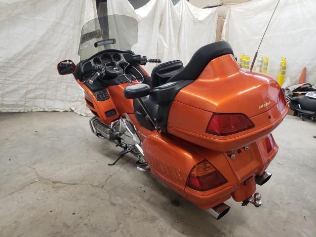 1HFSC47002A107372 - 2002 HONDA GL1800 ORANGE photo 3