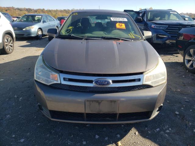 1FAHP3FN2AW160677 - 2010 FORD FOCUS GRAY photo 9