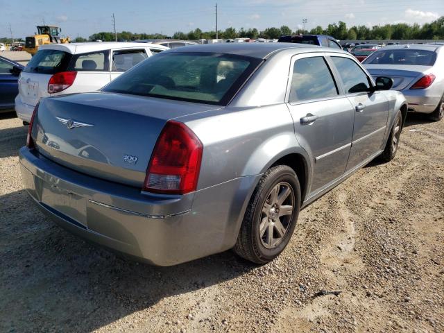 2C3KA53GX6H146653 - 2006 CHRYSLER 300 TOURIN GRAY photo 4