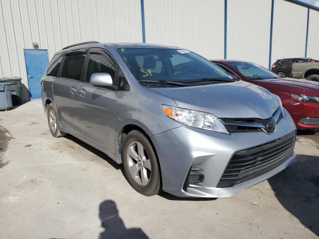 5TDKZ3DC8JS916864 - 2018 TOYOTA SIENNA LE SILVER photo 1