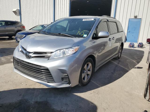 5TDKZ3DC8JS916864 - 2018 TOYOTA SIENNA LE SILVER photo 2