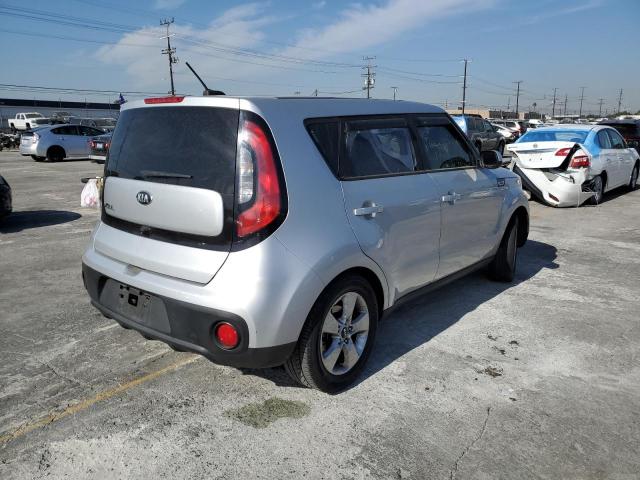 KNDJN2A22H7473886 - 2017 KIA SOUL SILVER photo 4