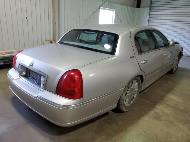 2LNHM82W38X659643 - 2008 LINCOLN TOWN CAR S SILVER photo 4