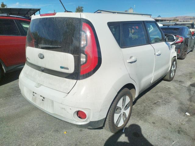 KNDJP3AE9J7026519 - 2018 KIA SOUL EV WHITE photo 4