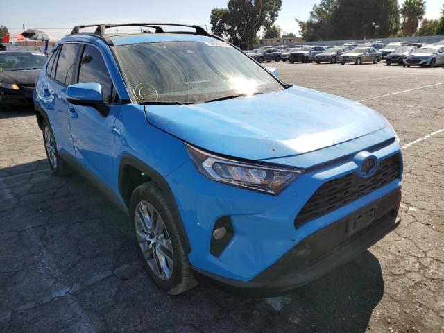 2T3C1RFV1KW052009 - 2019 TOYOTA RAV4 XLE P BLUE photo 1