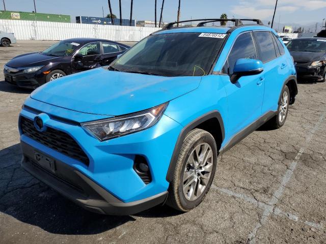 2T3C1RFV1KW052009 - 2019 TOYOTA RAV4 XLE P BLUE photo 2