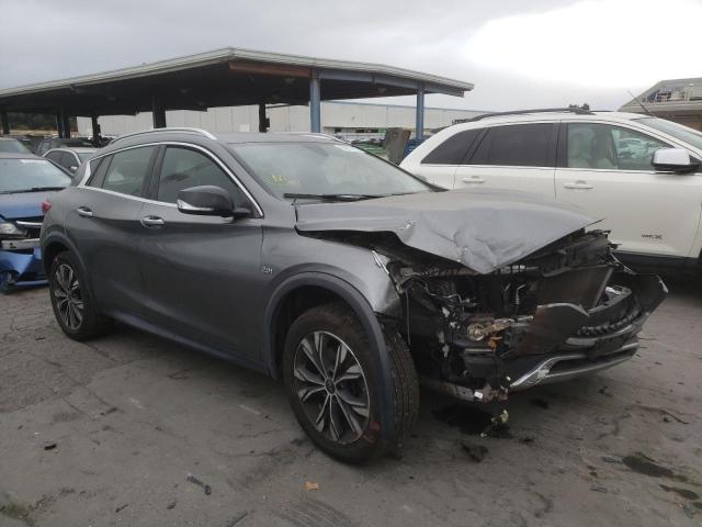 SJKCH5CR0JA058843 - 2018 INFINITI QX30 BASE GRAY photo 1