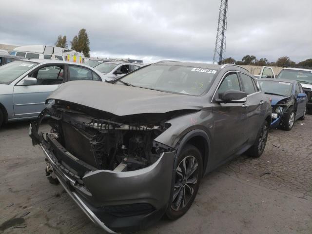 SJKCH5CR0JA058843 - 2018 INFINITI QX30 BASE GRAY photo 2